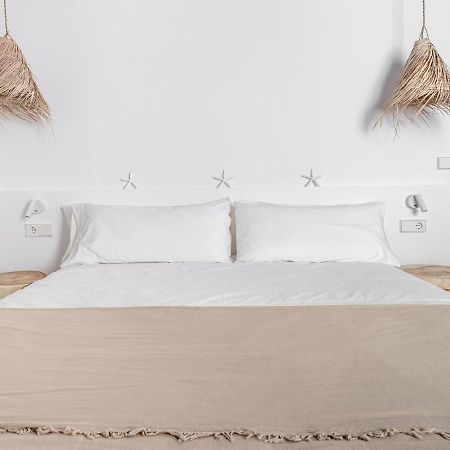S'Enclova Petit Hotel ซิวตาเดญา ภายนอก รูปภาพ