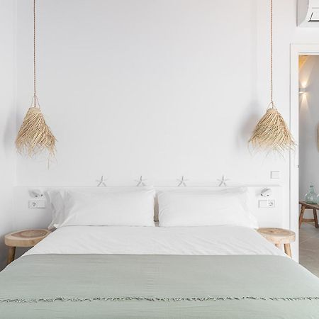S'Enclova Petit Hotel ซิวตาเดญา ภายนอก รูปภาพ