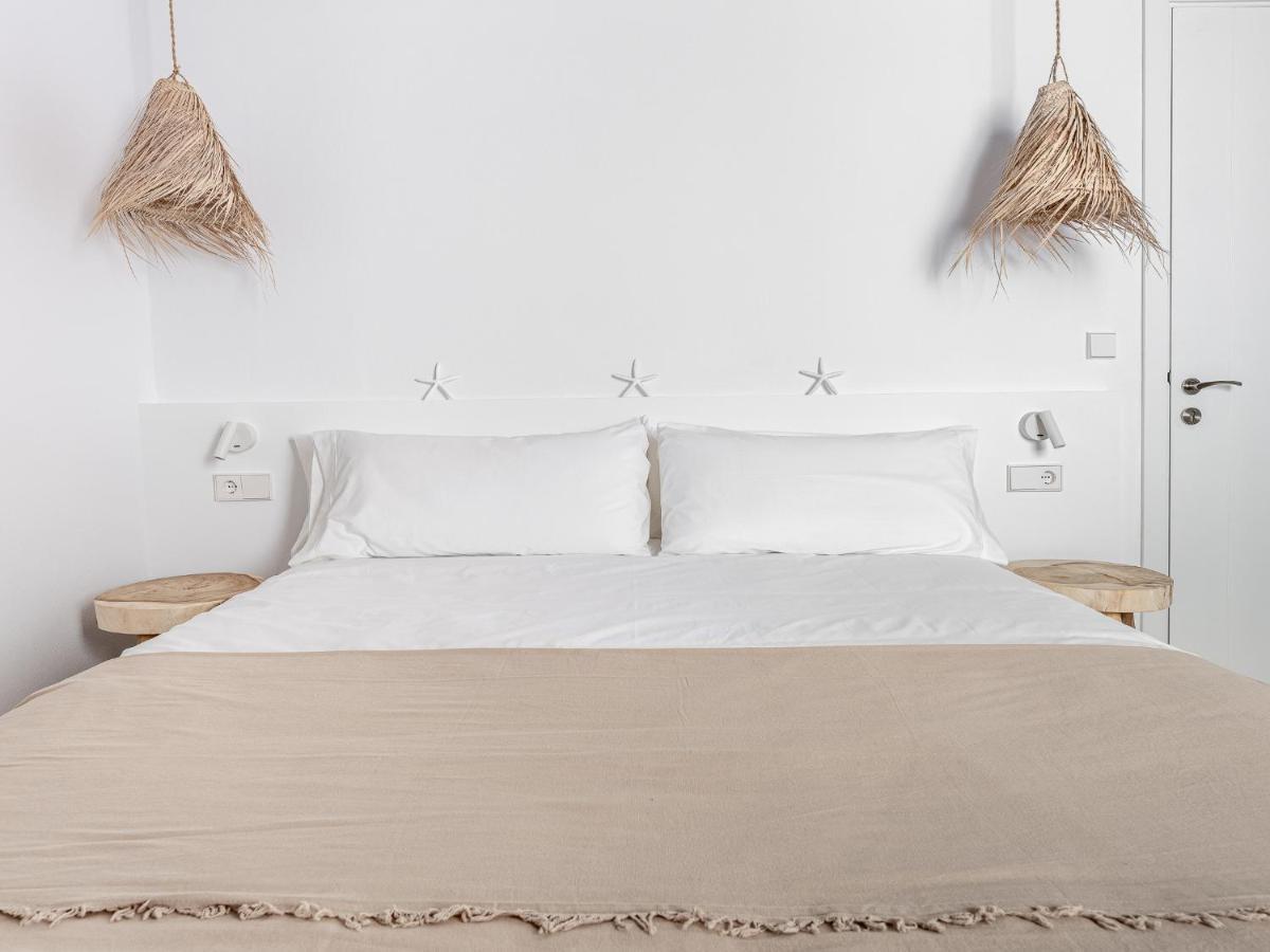 S'Enclova Petit Hotel ซิวตาเดญา ภายนอก รูปภาพ