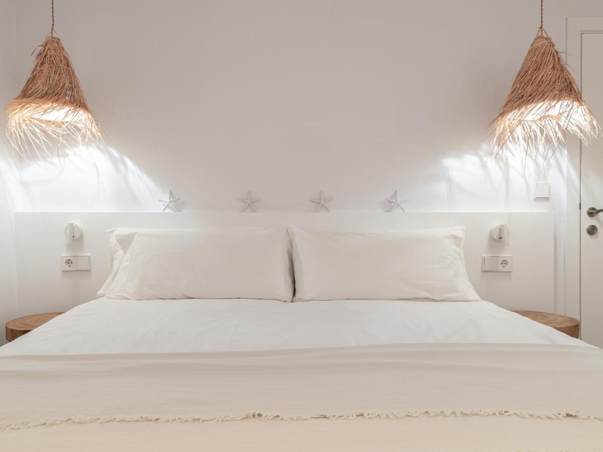S'Enclova Petit Hotel ซิวตาเดญา ภายนอก รูปภาพ