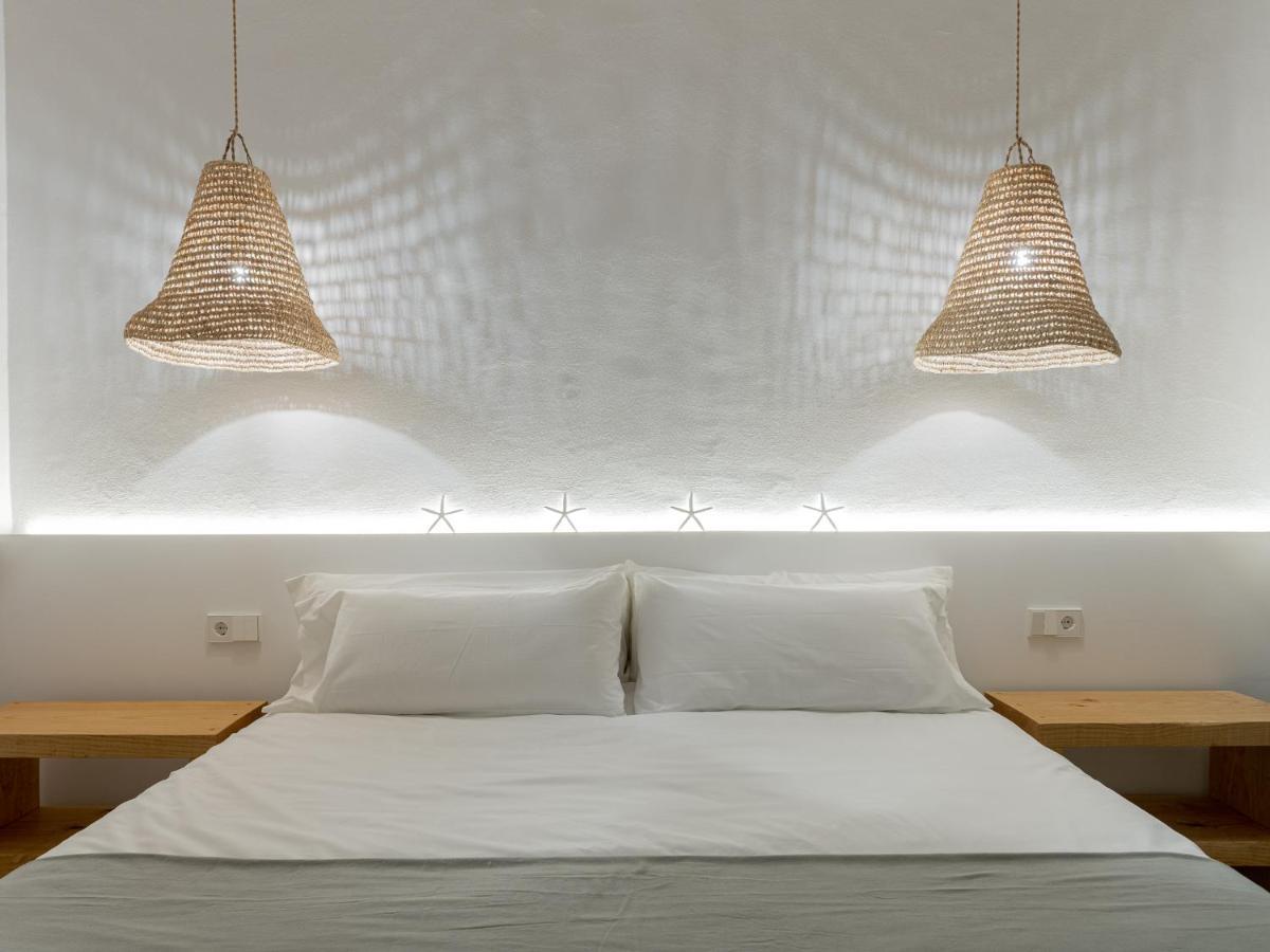 S'Enclova Petit Hotel ซิวตาเดญา ภายนอก รูปภาพ