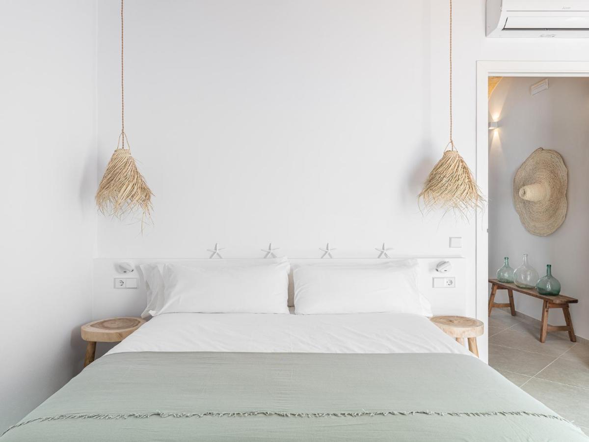 S'Enclova Petit Hotel ซิวตาเดญา ภายนอก รูปภาพ